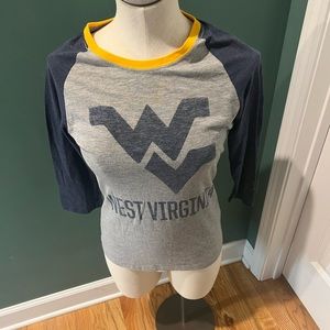 ❄️Nike women’s WVU slim fit tee size Medium